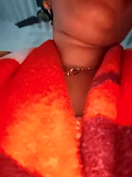 Snapshot of Magic-heart1 chatting on 10-30-25, 01:29 Magic-heart1 online show from 10-30-25, 01:29