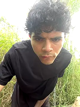 Snapshot of Axel-Mejia chatting on 10-15-25, 07:58 Axel-Mejia online show from 10-15-25, 07:58