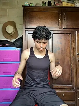 Snapshot of Axel-Mejia chatting on 10-19-25, 05:46 Axel-Mejia online show from 10-19-25, 05:46