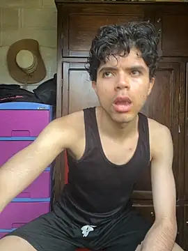 Snapshot of Axel-Mejia chatting on 10-20-25, 07:03 Axel-Mejia online show from 10-20-25, 07:03