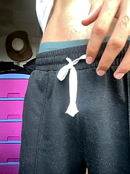 Snapshot of Axel-Mejia chatting on 10-24-25, 07:10 Axel-Mejia online show from 10-24-25, 07:10