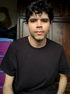 Snapshot of Axel-Mejia chatting on 10-26-25, 09:42 Axel-Mejia online show from 10-26-25, 09:42