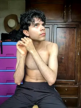 Snapshot of Axel-Mejia chatting on 10-28-25, 12:52 Axel-Mejia online show from 10-28-25, 12:52