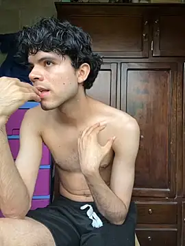 Snapshot of Axel-Mejia chatting on 11-04-25, 12:59 Axel-Mejia online show from 11-04-25, 12:59