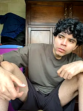 Snapshot of Axel-Mejia chatting on 11-06-25, 01:45 Axel-Mejia online show from 11-06-25, 01:45