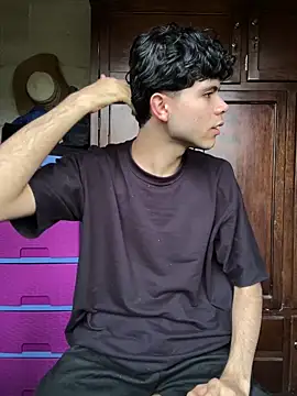 Snapshot of Axel-Mejia chatting on 11-11-25, 12:38 Axel-Mejia online show from 11-11-25, 12:38