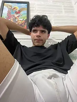 Snapshot of Axel-Mejia chatting on 11-14-25, 02:32 Axel-Mejia online show from 11-14-25, 02:32