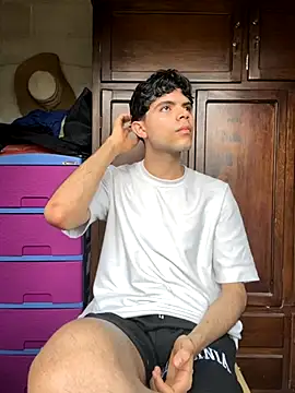 Snapshot of Axel-Mejia chatting on 11-14-25, 06:28 Axel-Mejia online show from 11-14-25, 06:28