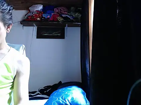 Snapshot of sashastarfire chatting on 11-20-25, 06:29 sashastarfire online show from 11-20-25, 06:29