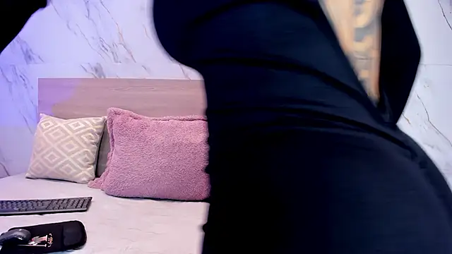 sofiagomez   online show from 01-10-26, 05:58