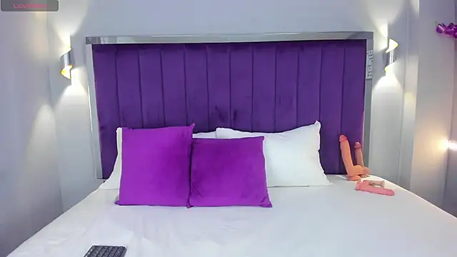 ElaraDusk online show from 10-10-25, 04:44