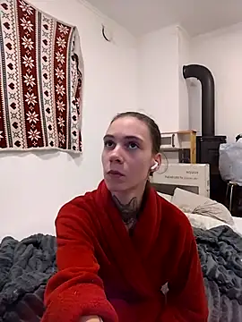 Snapshot of HoneySquirrel chatting on 10-18-25, 07:14 HoneySquirrel online show from 10-18-25, 07:14