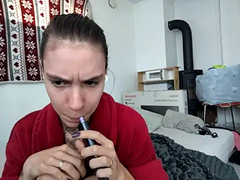 Snapshot of HoneySquirrel chatting on 10-19-25, 11:22 HoneySquirrel online show from 10-19-25, 11:22