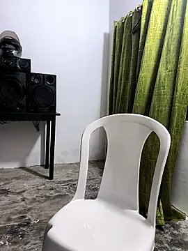 Snapshot of giannis090 chatting on 10-14-25, 04:02 giannis090 online show from 10-14-25, 04:02