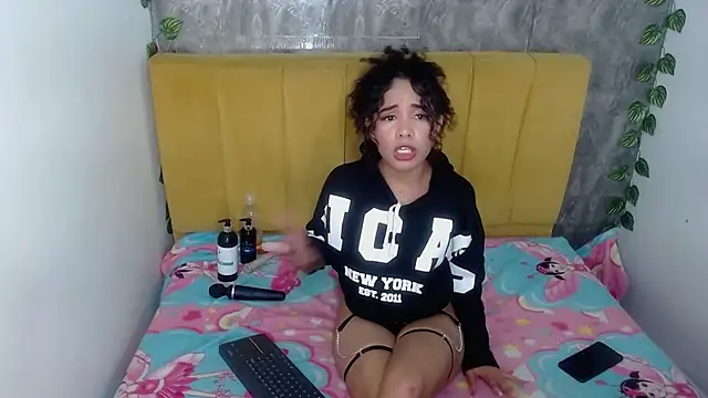 Abril cols online show from 09-19-25, 03:19