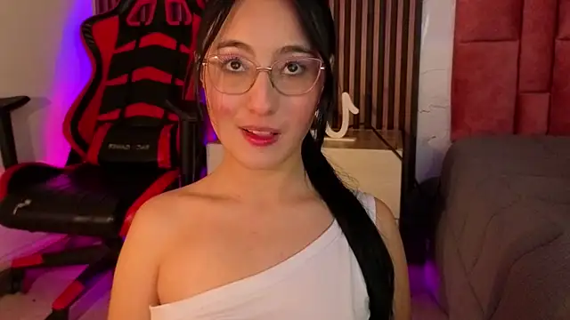 Snapshot of emily_vermont chatting on 01-17-26, 03:44 emily vermont online show from 01-17-26, 03:44