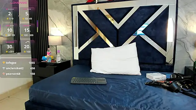 Snapshot of VioletRose_as chatting on 10-24-25, 07:38 VioletRose as online show from 10-24-25, 07:38