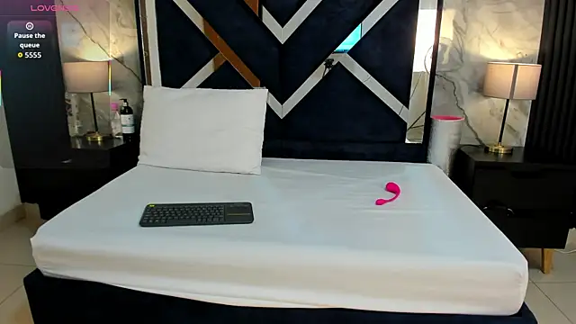 Snapshot of VioletRose_as chatting on 10-26-25, 07:31 VioletRose as online show from 10-26-25, 07:31