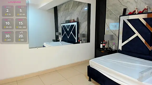 Snapshot of VioletRose_as chatting on 10-28-25, 08:00 VioletRose as online show from 10-28-25, 08:00