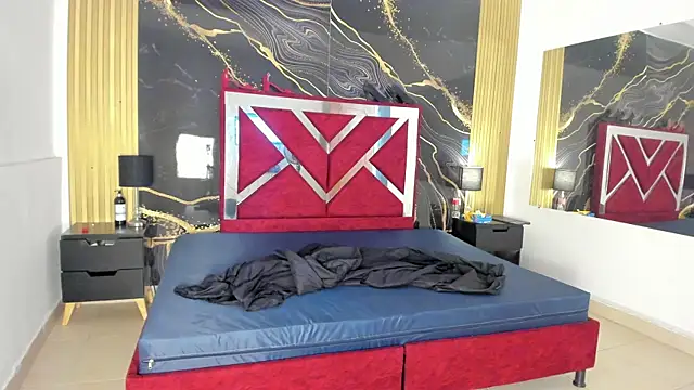 Snapshot of VioletRose_as chatting on 10-29-25, 07:37 VioletRose as online show from 10-29-25, 07:37