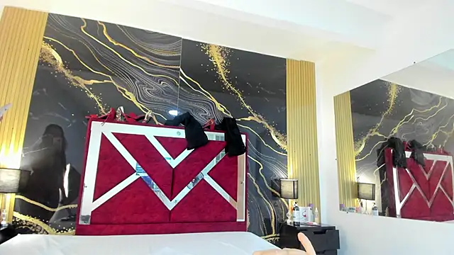 Snapshot of VioletRose_as chatting on 11-08-25, 04:56 VioletRose as online show from 11-08-25, 04:56