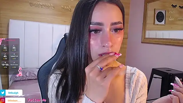 Abril Velvet a  online show from 10-08-25, 12:58