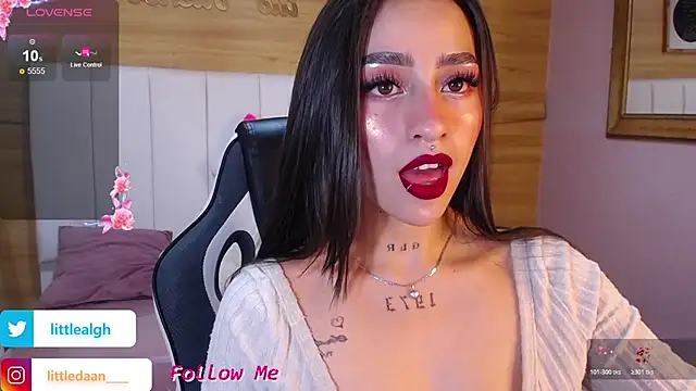 Abril Velvet a  online show from 10-22-25, 07:46