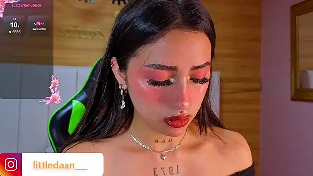 Abril Velvet a  online show from 12-20-25, 12:45