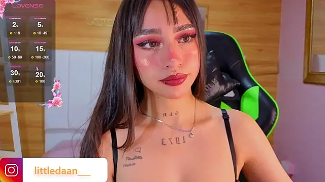 Abril Velvet a  online show from 01-15-26, 12:54