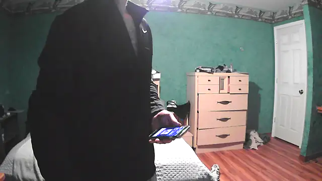 Snapshot of IsAparty chatting on 10-23-25, 05:18 IsAparty online show from 10-23-25, 05:18