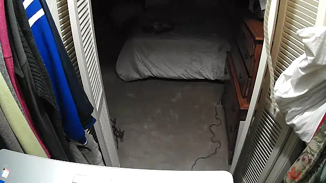 Snapshot of IsAparty chatting on 11-14-25, 10:14 IsAparty online show from 11-14-25, 10:14