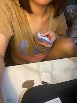 QuinRheana online show from 11-20-25, 06:40