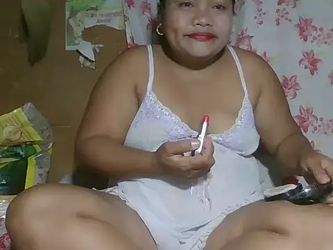 Snapshot of hot_mom13 chatting on 10-12-25, 05:01 hot mom13 online show from 10-12-25, 05:01