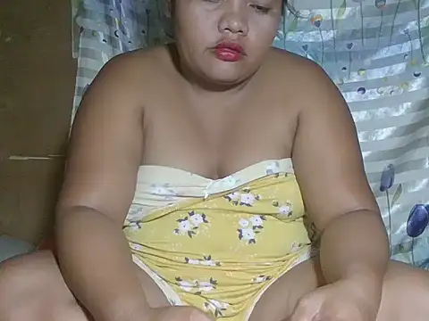 Snapshot of hot_mom13 chatting on 10-24-25, 07:05 hot mom13 online show from 10-24-25, 07:05