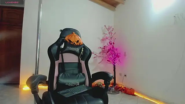 Snapshot of auraeroticaxxx chatting on 10-24-25, 04:53 auraeroticaxxx online show from 10-24-25, 04:53