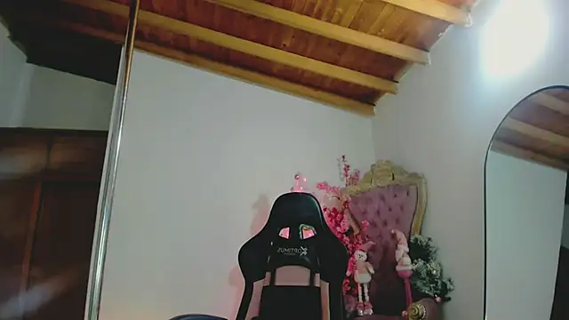 Snapshot of auraeroticaxxx chatting on 11-21-25, 08:35 auraeroticaxxx online show from 11-21-25, 08:35