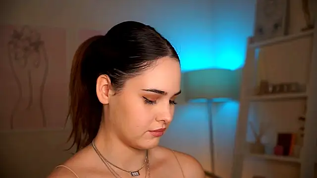 Snapshot of BustyGff chatting on 10-28-25, 09:13 BustyGff online show from 10-28-25, 09:13