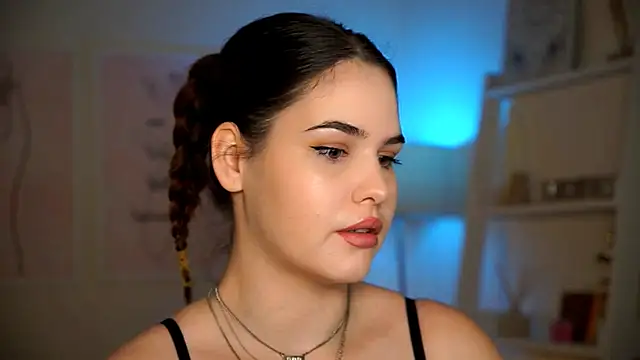 Snapshot of BustyGff chatting on 11-11-25, 08:36 BustyGff online show from 11-11-25, 08:36