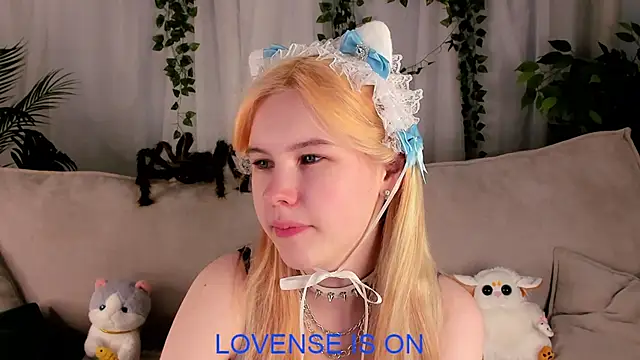 ElizSpieth online show from 10-17-25, 01:42