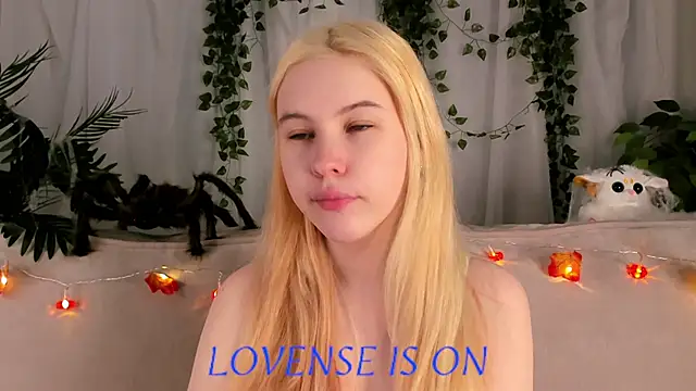 ElizSpieth online show from 10-20-25, 01:06