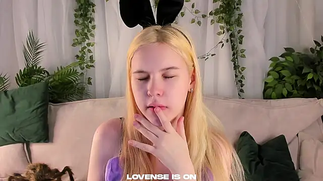 ElizSpieth online show from 10-26-25, 01:33