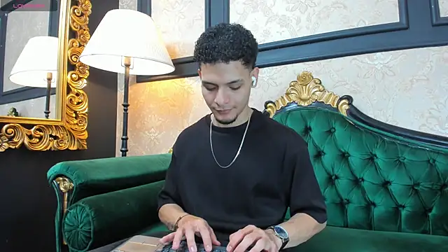 AlessandroKiing online show from 04-06-26, 02:18