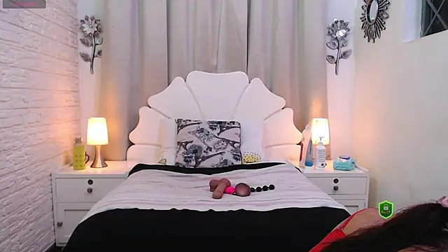 Snapshot of TrixySductress chatting on 10-21-25, 03:35 TrixySductress online show from 10-21-25, 03:35