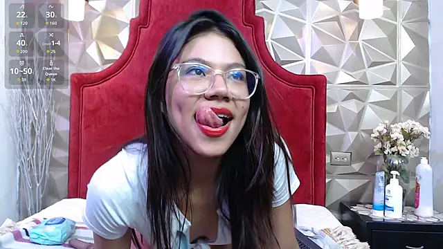 Snapshot of TrixySductress chatting on 10-27-25, 12:31 TrixySductress online show from 10-27-25, 12:31