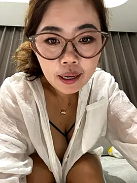 feifei 521 online show from 09-18-25, 01:46