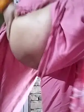 Snapshot of rani8008 chatting on 10-23-25, 05:40 rani8008 online show from 10-23-25, 05:40