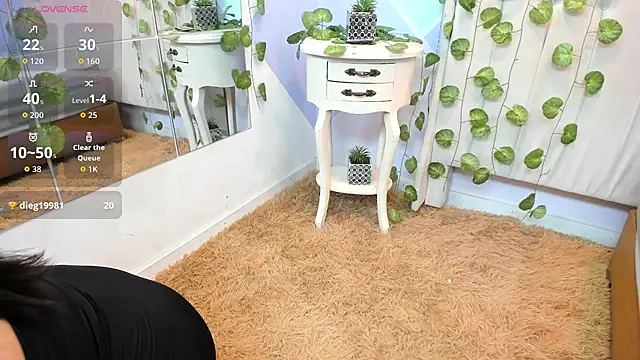 ZaharaSkylar online show from 10-30-25, 12:17