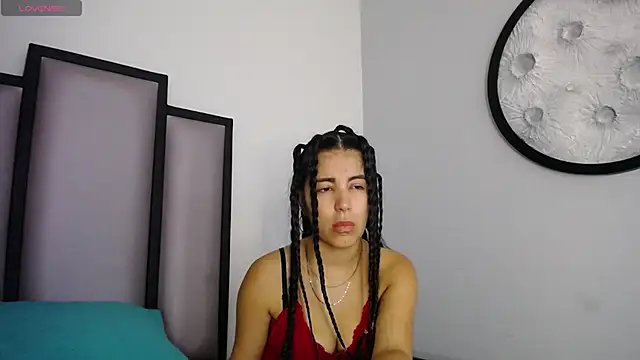 Snapshot of Lucy-23 chatting on 11-22-25, 04:22 Lucy-23 online show from 11-22-25, 04:22