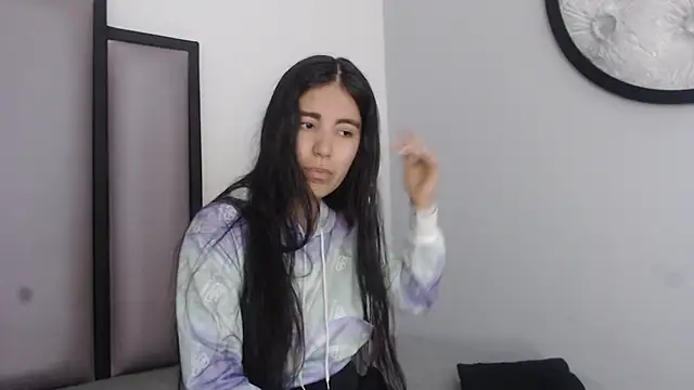 Snapshot of Lucy-23 chatting on 11-26-25, 04:13 Lucy-23 online show from 11-26-25, 04:13