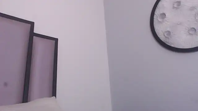 Snapshot of Lucy-23 chatting on 11-28-25, 04:59 Lucy-23 online show from 11-28-25, 04:59